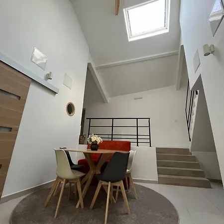Lofty Au-lac Renovated In 2024 루르드