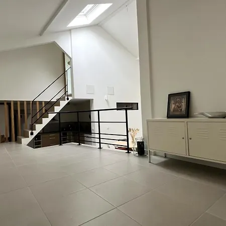Lofty Au-lac Renovated In 2024 펜션 루르드
